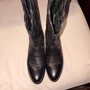 Ariat Heritage R Toe Western Boot in color Black size 9B